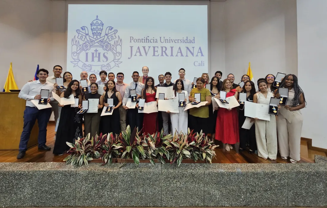 Cruz San Pedro Claver: 25 estudiantes reconocidos por sus calidades humanas y espíritu javeriano Cruz San Pedro Claver 2025: 25 estudiantes javerianos reconocidos