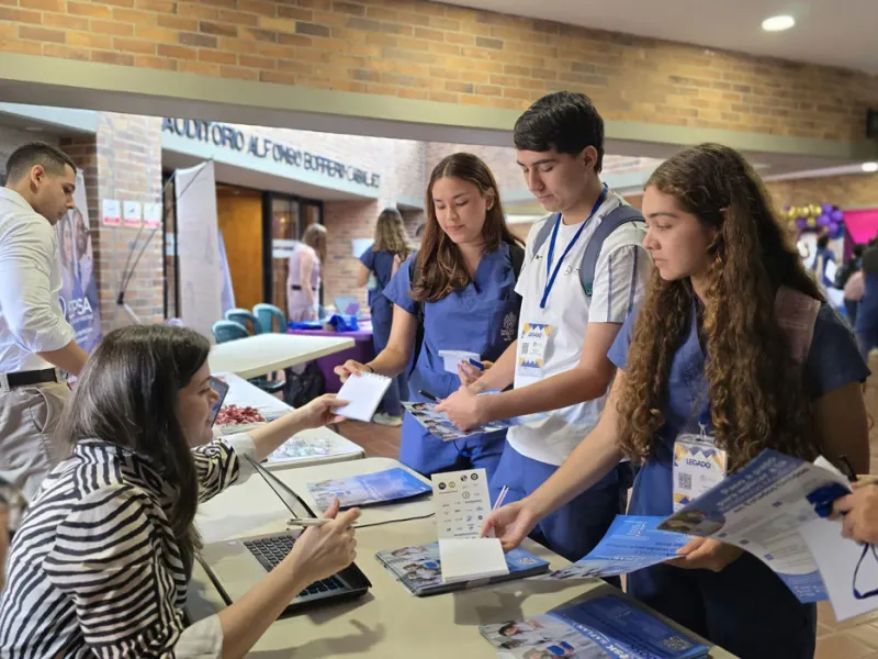 Estudiantes de Medicina compartieron experiencias en su paso hacia la vida profesional