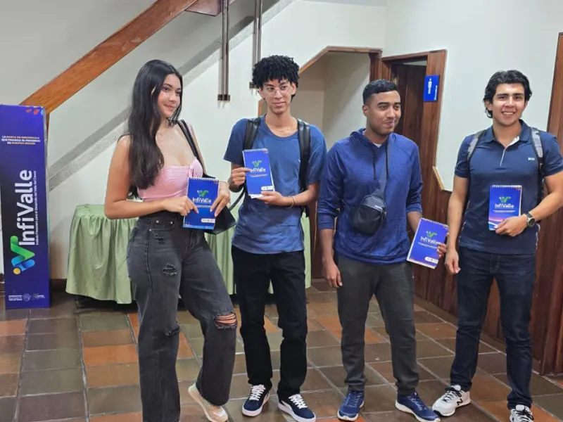Estudiantes de Finanzas compartieron con líderes empresariales en el Encuentro Económico y Financiero de la CVC Estudiantes de Finanzas compartieron con líderes empresariales en el Encuentro Económico y Financiero de la CVC