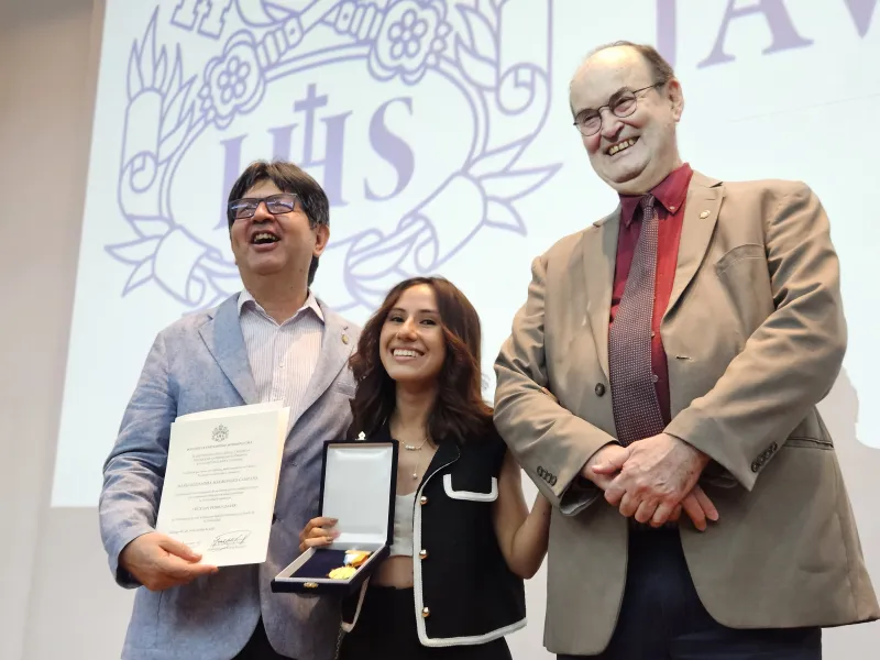 Cruz San Pedro Claver: 25 estudiantes reconocidos por sus calidades humanas y espíritu javeriano Cruz San Pedro Claver: 25 estudiantes reconocidos por sus calidades humanas y espíritu javeriano