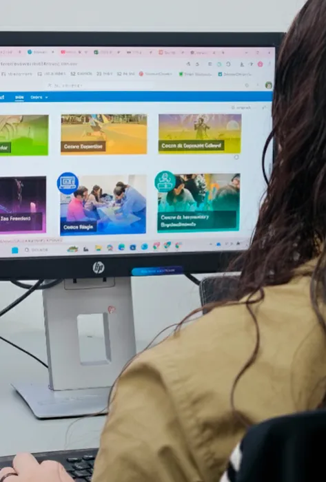 Javeriana Cali lanza un nuevo espacio digital para fortalecer la experiencia de sus estudiantes virtuales
